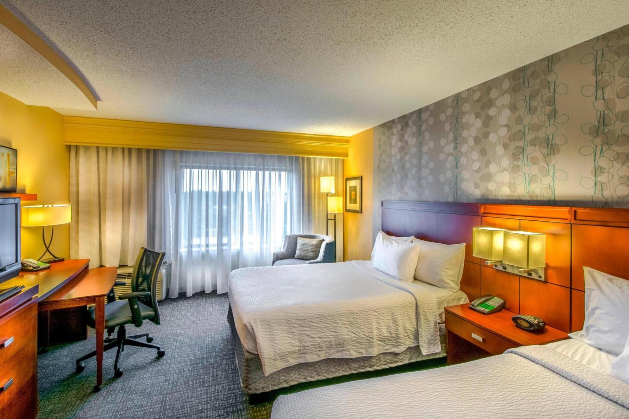 Courtyard Greensboro Airport מראה חיצוני תמונה