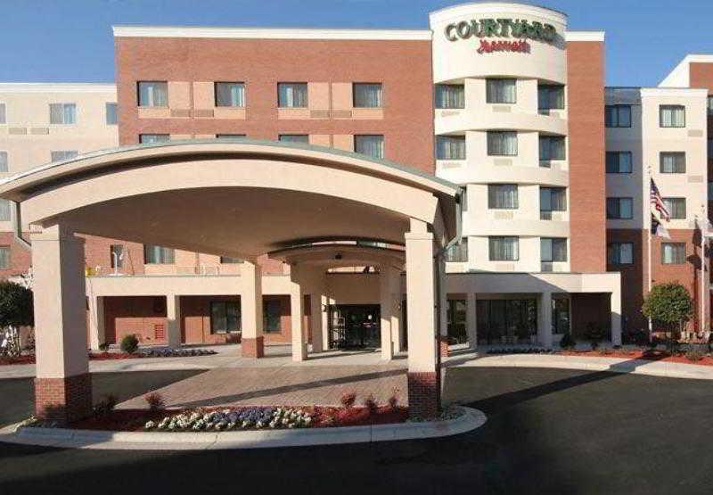 Courtyard Greensboro Airport מראה חיצוני תמונה