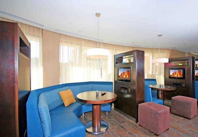 Courtyard Greensboro Airport מסעדה תמונה