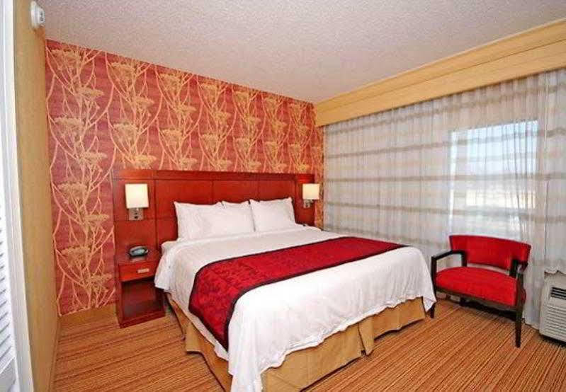 Courtyard Greensboro Airport מראה חיצוני תמונה